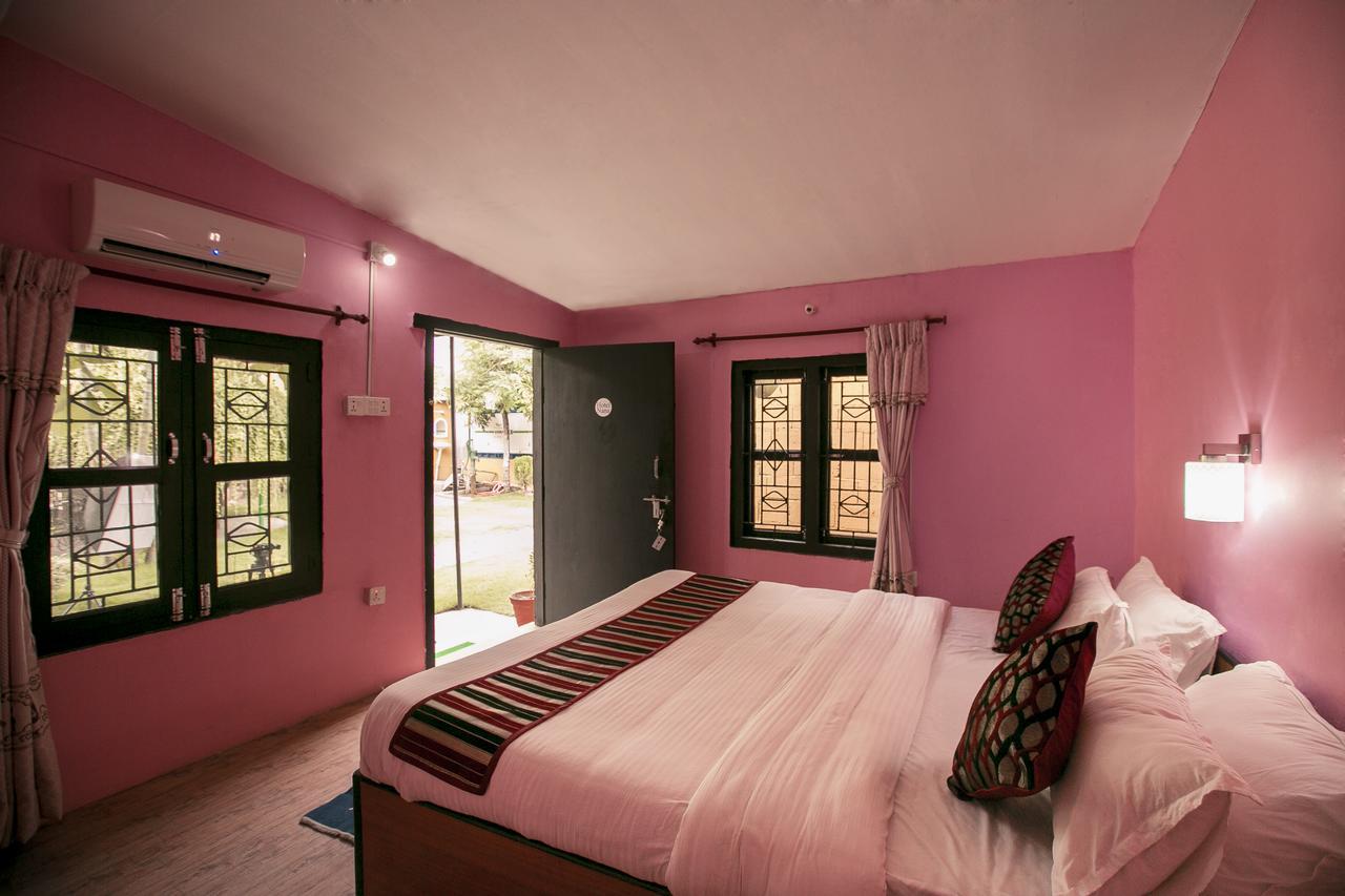 Sauraha Nana Hotel Eksteriør billede