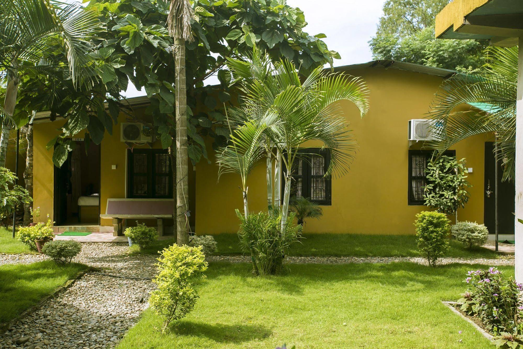 Sauraha Nana Hotel Eksteriør billede