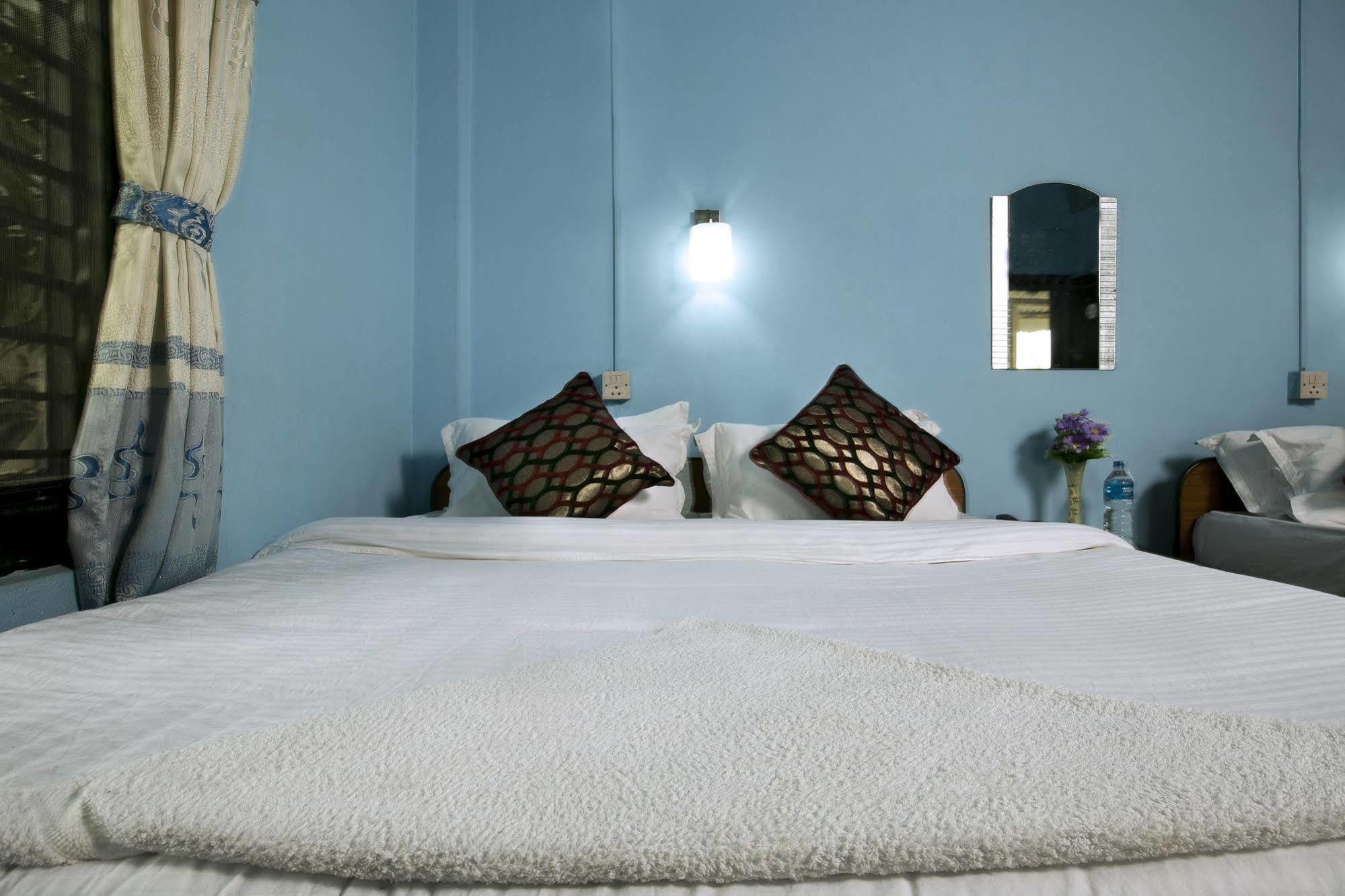 Sauraha Nana Hotel Eksteriør billede