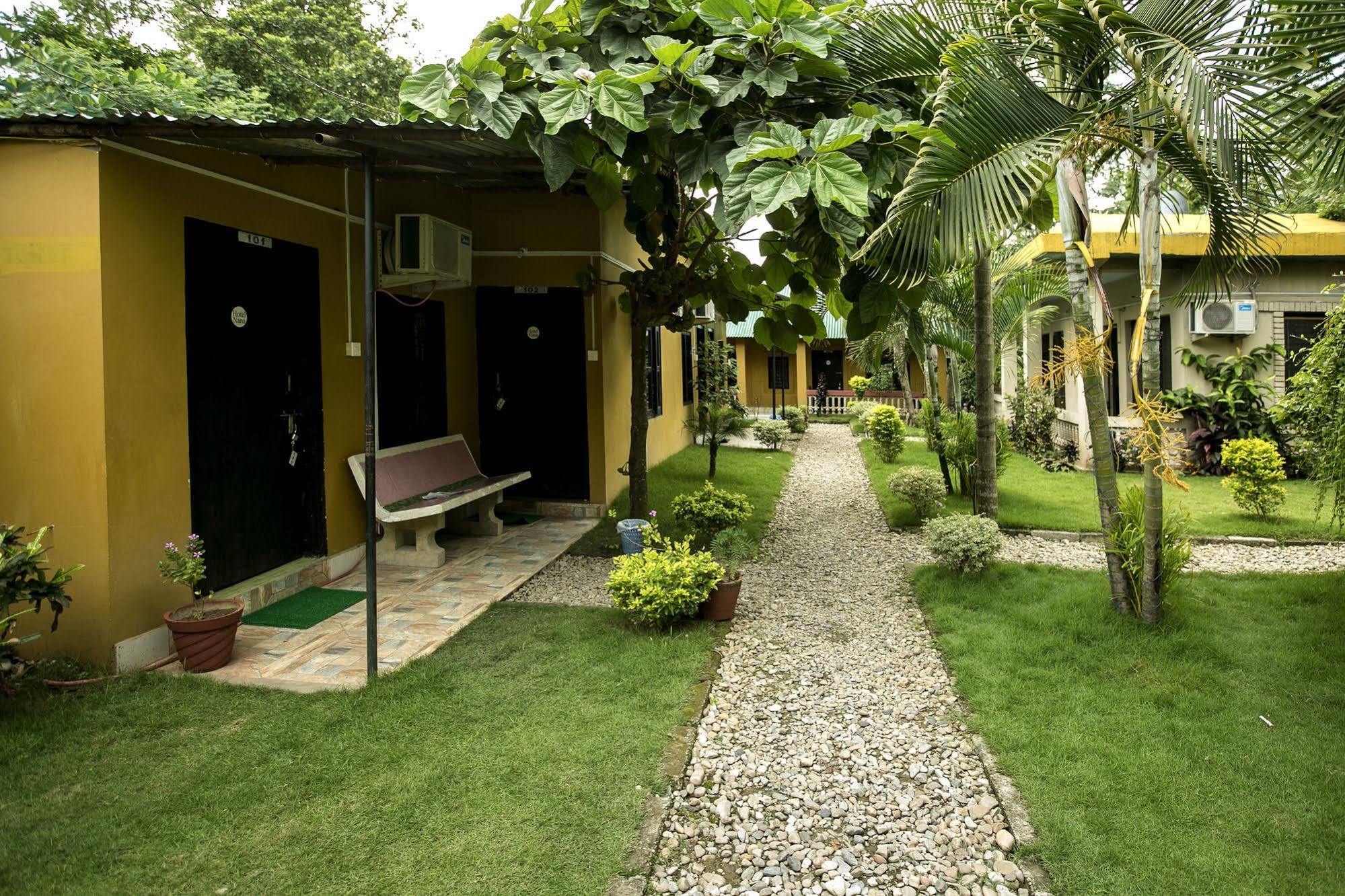 Sauraha Nana Hotel Eksteriør billede