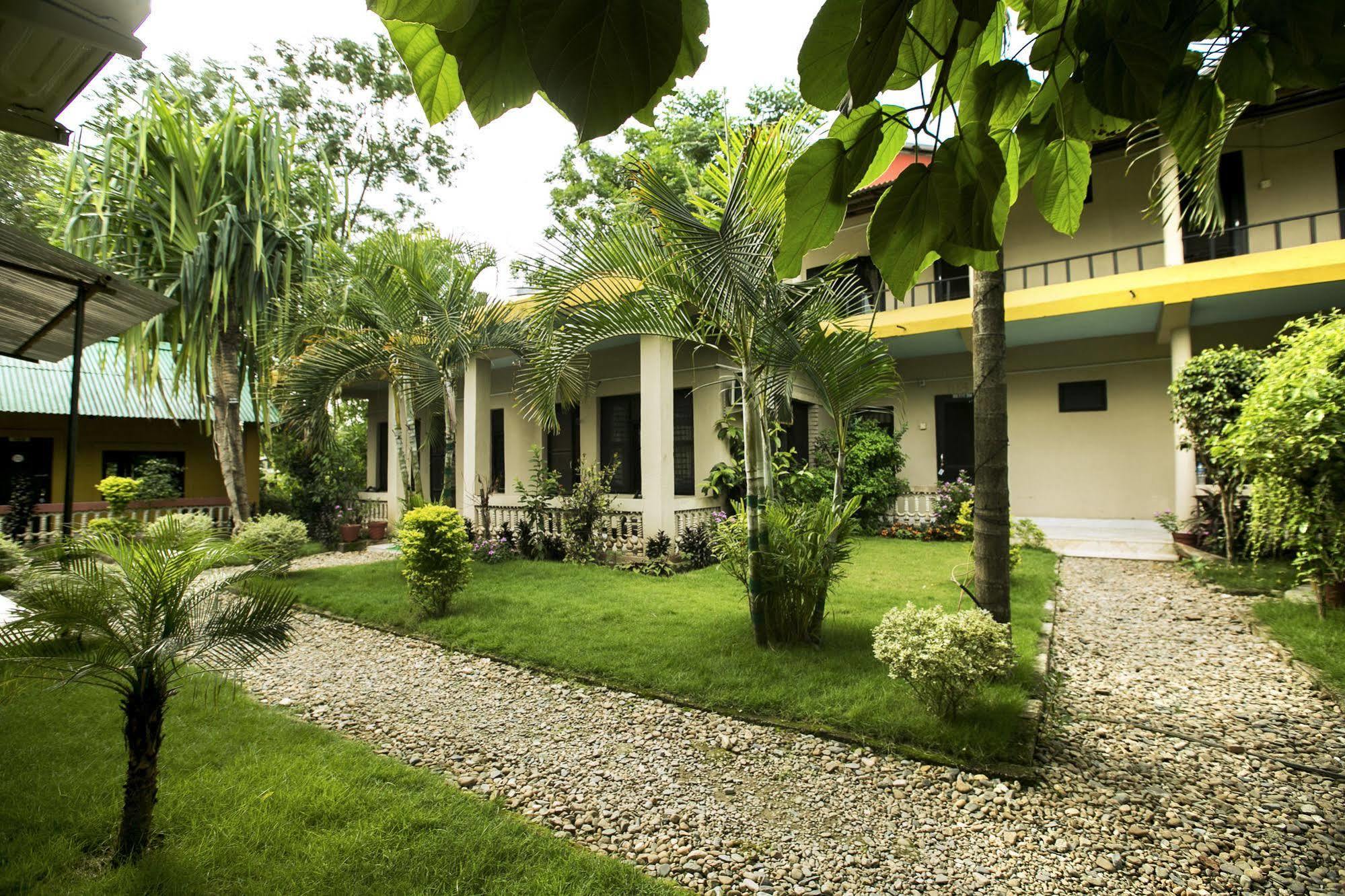 Sauraha Nana Hotel Eksteriør billede