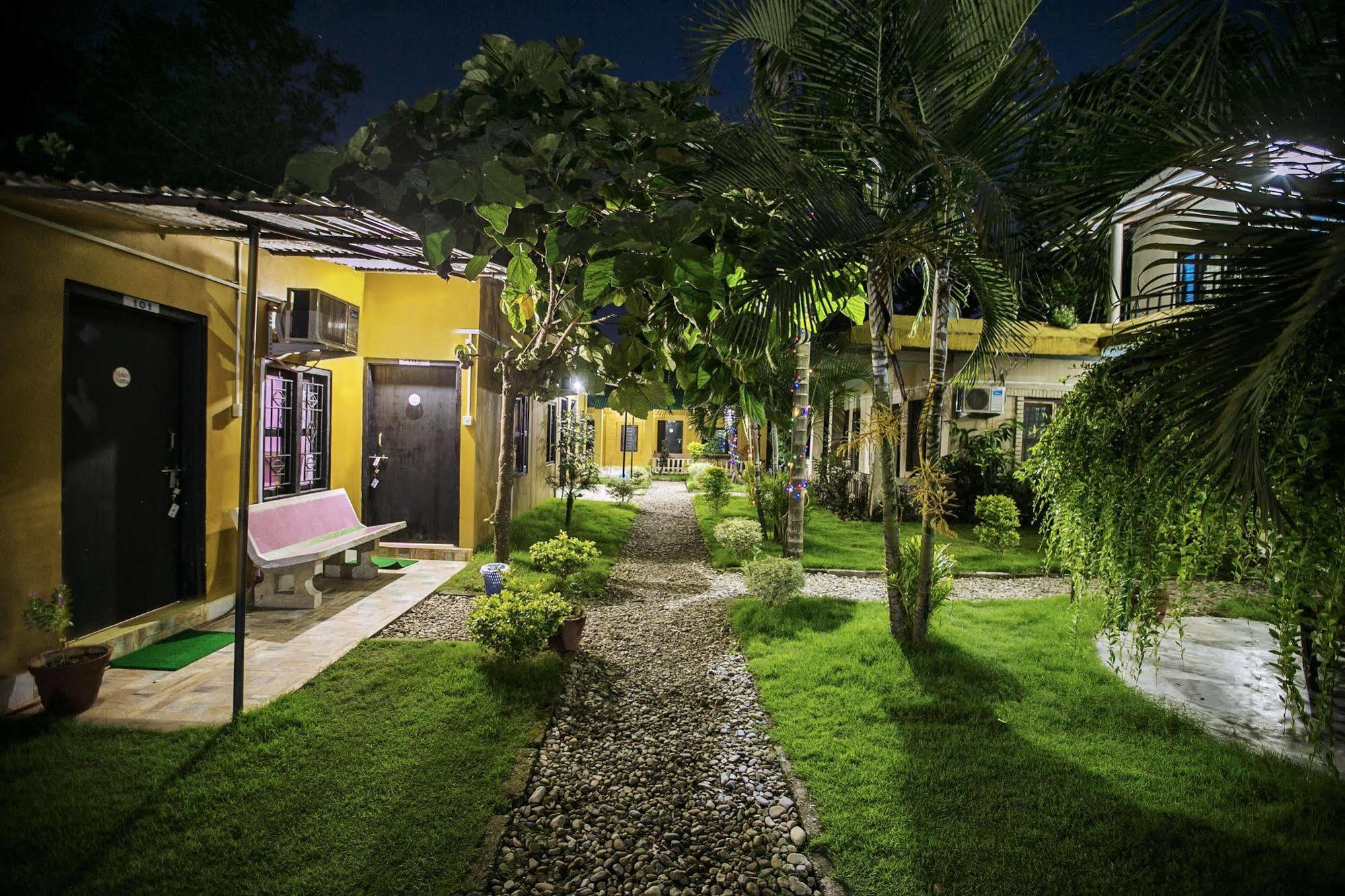Sauraha Nana Hotel Eksteriør billede