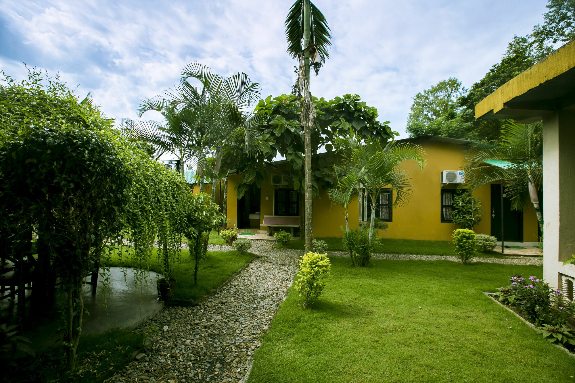 Sauraha Nana Hotel Eksteriør billede